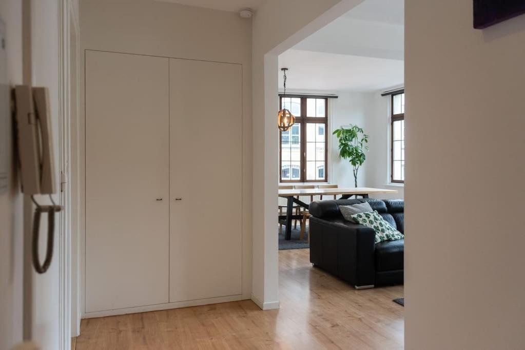 אנטוורפן The View - Spacious 2 Bdr Appt In With View מראה חיצוני תמונה